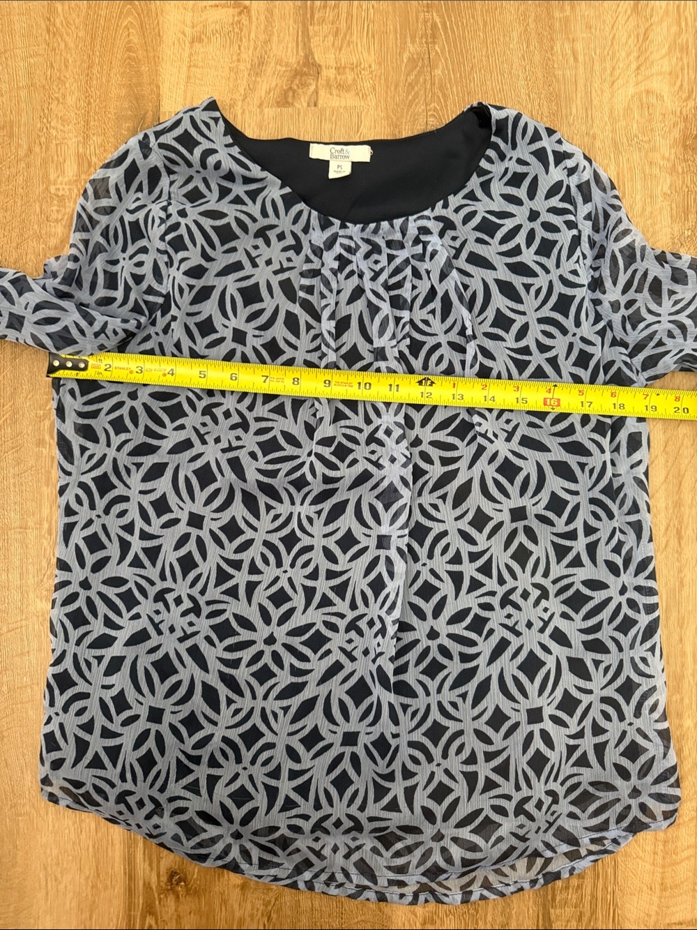 Croft & Barrow Women’s Navy Blue Patterned Chiffon Blouse - Picture 9 of 10